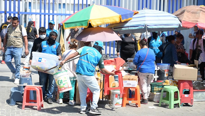 Notifican a comerciantes ambulantes