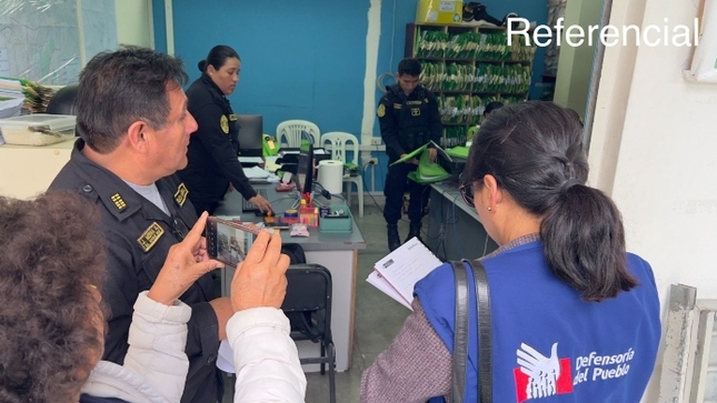 Según indicó la agraviada, también le negó su solicitud de permiso para asistir a su cita médica, toda vez que el Policlínico Policial de Ayacucho no cuenta con equipos de ecografía