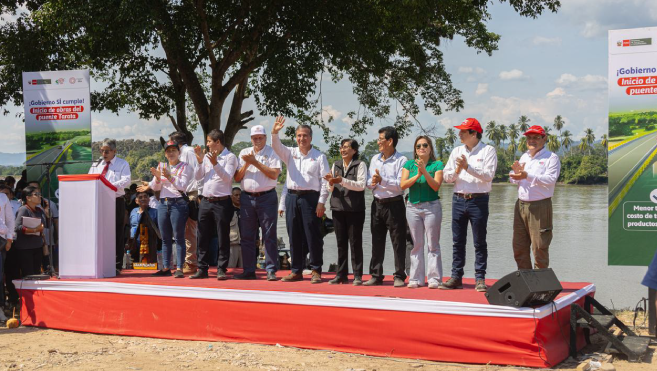 Primera piedra puente Tarata