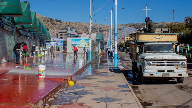 Limpieza del puerto muelle de Puno marca el día mundial del medio ambiente 
