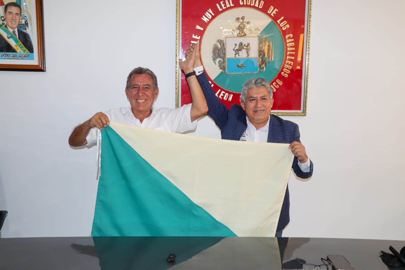 GOBERNADOR PULGAR Y ALCALDE JARA