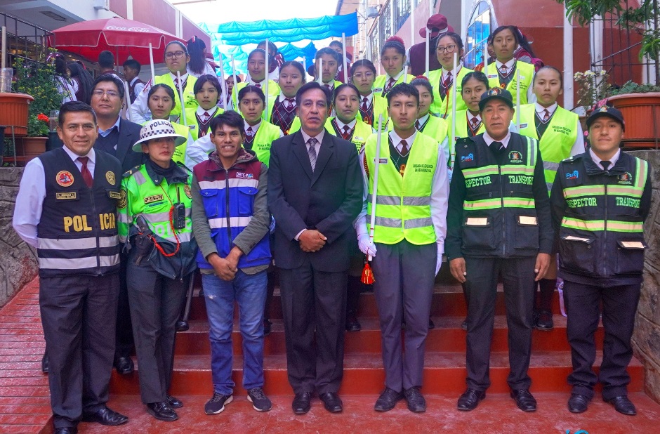 En el marco del mes del aniversario del colegio Comercial 45 "ERP" la Gerencia de Transporte realizó la juramentación de brigada escolar