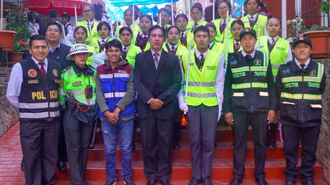 En el marco del mes del aniversario del colegio Comercial 45 "ERP" la Gerencia de Transporte realizó la juramentación de brigada escolar