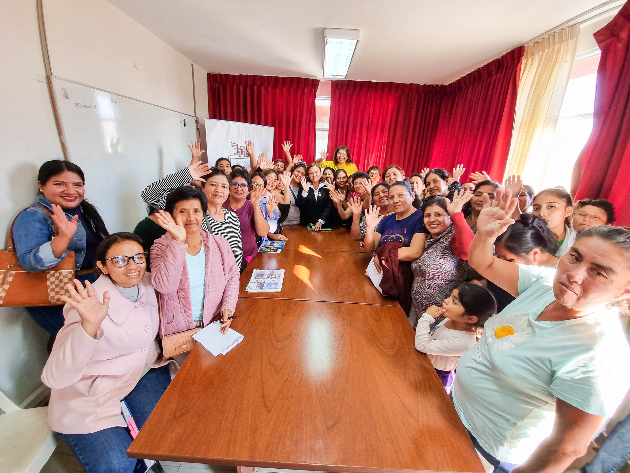 Se reúnen con representantes de Ollitas Comunes