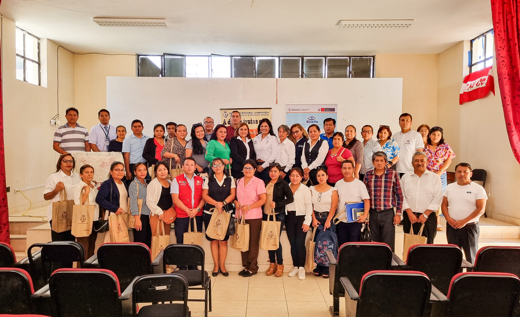 Capacitan a docentes para prevenir la violencia