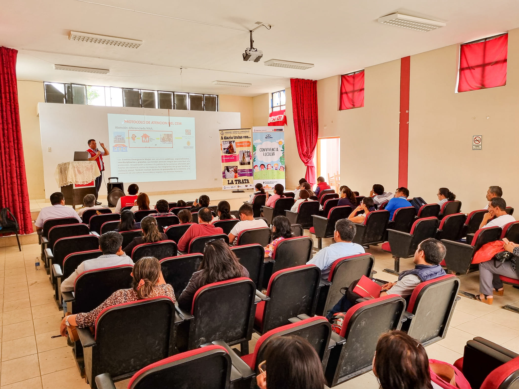 Capacitan a docentes para prevenir la violencia
