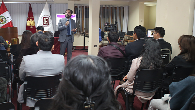 Conferencia “Tránsito del Estado de derecho al Estado social de derecho y sus mecanismos de protección” brindó el TC en Arequipa