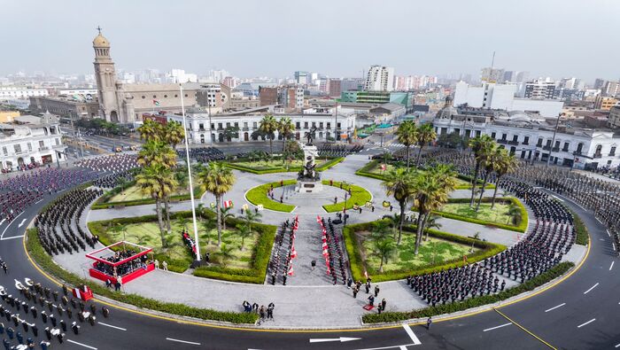 Ministro de Defensa pide a todos los peruanos trabajar unidos como lo hicieron los héroes de Arica