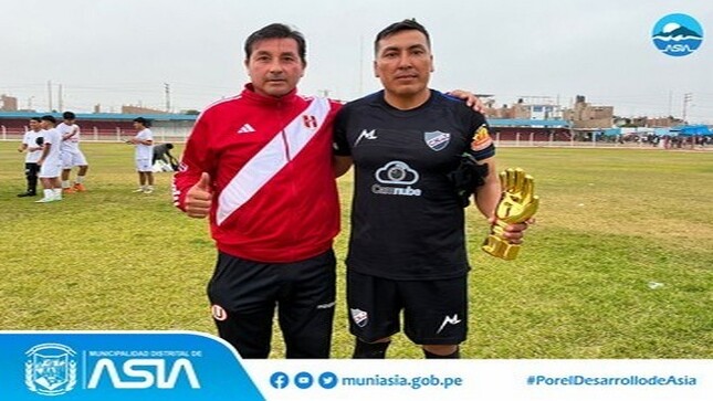 El alcalde Isaias Alcántara Malásquez entregó el trofeo al equipo de CNI, que se coronó campeón de la Liga Distrital de Fútbol de Asia 2024. El conjunto blanco celebró su bicampeonato y su clasificación a la etapa provincial de la Copa Perú.
El torneo distrital se llevó a cabo en el estadio municipal de Capilla de Asia, gracias a la gestión de nuestro alcalde, quien facilitó el uso del recinto deportivo a la Liga Distrital de Fútbol de Asia.
#MunicipalidadDistritalDeAsia 
#PorelDesarrollodeAsia
#IsaiasAlcantaraAlcaldedeAsia
