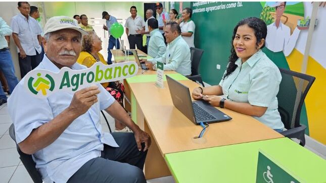 Con recursos del Fondo Agroperú del MIDAGRI, mediante su operador financiero Agrobanco, se otorgó créditos de acopio y comercialización a 8 organizaciones de Pichanaqui.
