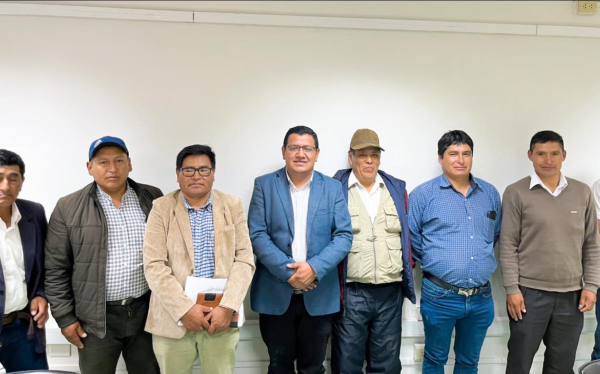 Imagen de reunión entre alcaldes y autoridades del MEF