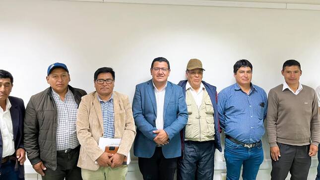 Imagen de reunión entre alcaldes y autoridades del MEF