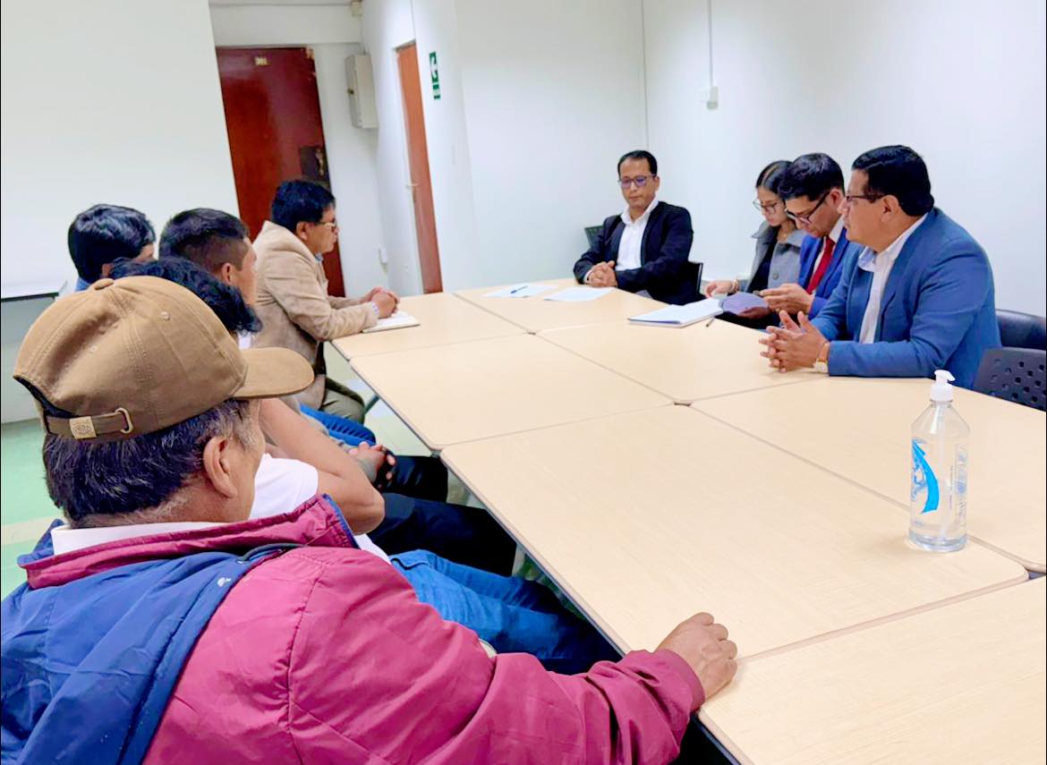 Imagen de reunión entre alcaldes y autoridades del MEF