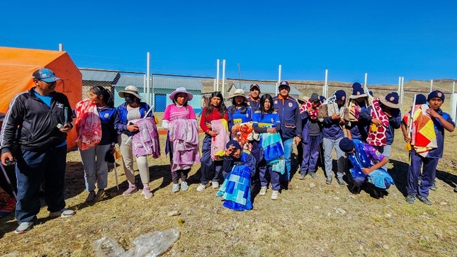 MPP brinda apoyo humanitario en el distrito de Acora, centro poblado de Ayrumas Carumas para enfrentar el descenso de temperaturas