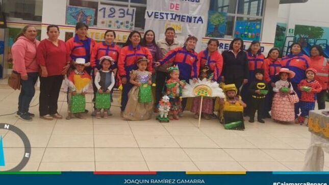 ✅En conmemoración del Día Mundial del Medio Ambiente, la Institución Educativa Inicial N° 137 José Sabogal realizó un concurso de disfraces elaborados con materiales reciclables. Este evento fue organizado en colaboración con la Municipalidad Provincial de Cajamarca, a través de la Gerencia de Desarrollo Ambiental y el Programa Municipal Educca.
🗣Los alumnos demostraron su compromiso ambiental y creatividad al presentar disfraces ingeniosos hechos con materiales reutilizados. La actividad fue coordinada por la Educadora Ambiental Prof. Elizabeth Cabrera Malca y la directora Maritza Isabel Chilón Camacho, promoviendo valores de sostenibilidad y responsabilidad ecológica.