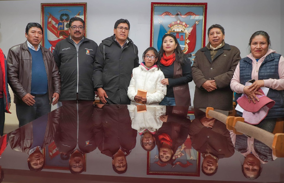 Regidores de la Municipalidad de Puno dan su apoyo a las víctimas de accidente de transito de trabajadores de limpieza pública