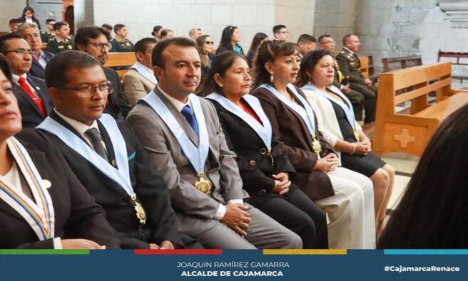 📌El regidor Arturo Cabanillas Rabanal, en representación del alcalde provincial de Cajamarca Joaquin Ramírez Gamarra, participó de los actos solemnes del CXLIV Aniversario de la Batalla de Arica y la renovación del juramento de fidelidad a la bandera.
🇵🇪Asimismo, los regidores Delia Terán, Jorge Rojas, Eugenio Cruzado, Isabel Gutiérrez, Segundo Castañeda, Freddy Gómez y Elisa Chávez acompañaron la delegación de autoridades municipales en este evento cívico y militar que conmemora el compromiso del ejército peruano en la defensa de los símbolos patrios y la soberanía nacional.