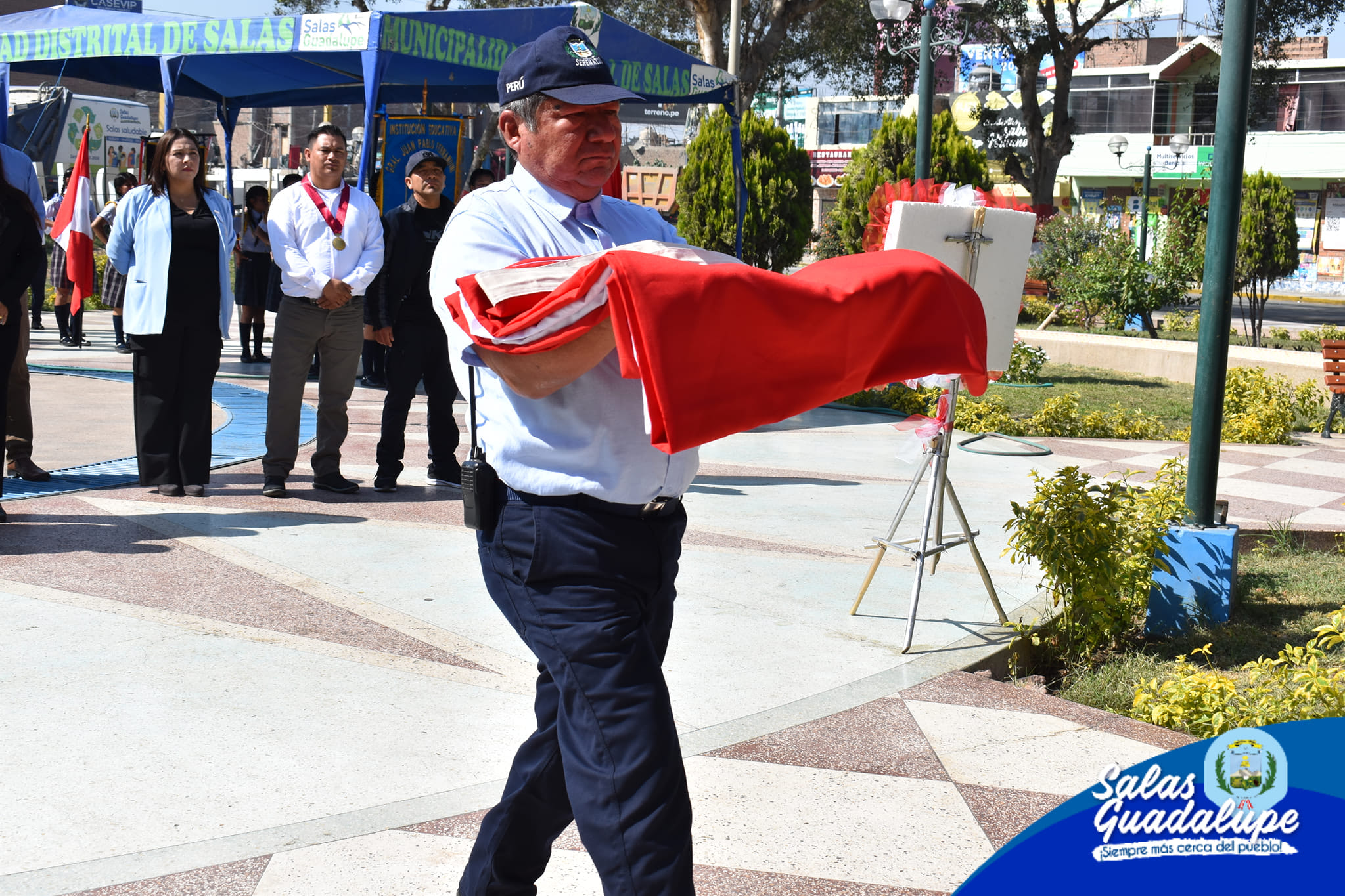 CON UNA ACTIVIDAD PATRIÓTICA CELEBRAMOS HOY EL DÍA DE LA BANDERA EN LA PLAZA DE ARMAS DE SALAS - GUADALUPE 