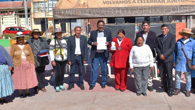 Municipalidad de Puno saluda al mercado zonal Salcedo por su XX aniversario de fundación