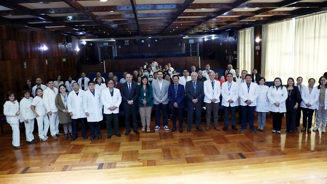 EsSalud: Expertos internacionales comparten avances en lucha contra cáncer de mama
