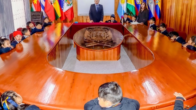 Estudiantes de la Institución Educativa Inicial 1203 "Pasitos de Oro" realizan visita a las instalaciones del Concejo Municipal”
