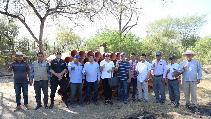 Autoridades y agricultores