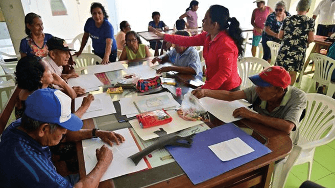 Viernes de Talleres Productivos con los adultos mayores del CIAM Maynas