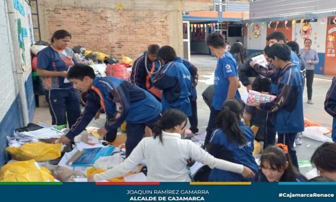 鉁匧a Municipalidad Provincial de Cajamarca,a trav茅s de la gerencia de Desarrollo Ambiental y el Programa Municipal Educca, organiz贸 una exitosa Reciclat贸n en la Instituci贸n Educativa Privada Lord Kelvin.
馃棧Durante la jornada, los alumnos demostraron gran entusiasmo y compromiso, recolectando diversos materiales reciclables. La Reciclat贸n no solo ayud贸 a reducir residuos, sino que tambi茅n educ贸 a los j贸venes sobre la gesti贸n adecuada de desechos y su impacto positivo en el medio ambiente.
鉁匧a Municipalidad Provincial de Cajamarca y Educca continuar谩n promoviendo estas iniciativas para construir una comunidad m谩s consciente y comprometida con la protecci贸n ambiental.