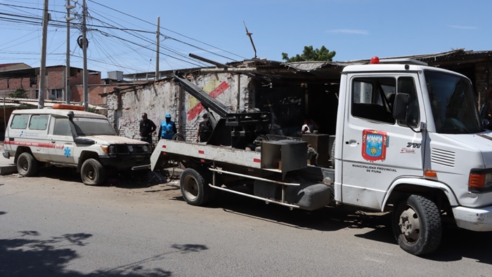 Retiran ambulancia abandonada