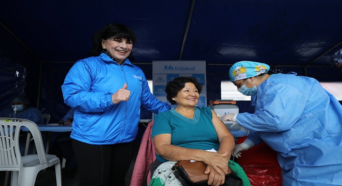 En lo que va del año EsSalud ha suministrado 200 mil vacunas contra la influenza, neumococo y COVID-19