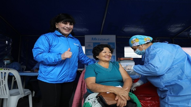 En lo que va del año EsSalud ha suministrado 200 mil vacunas contra la influenza, neumococo y COVID-19 