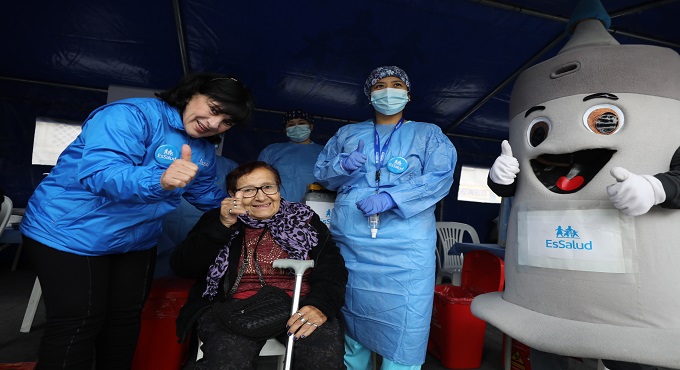 En lo que va del año EsSalud ha suministrado 200 mil vacunas contra la influenza, neumococo y COVID-19
