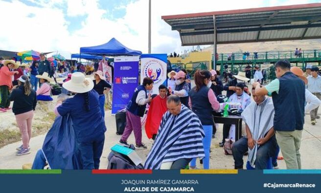 馃搶Instancia Provincial de Cajamarca y la Instancia Distrital de Llacanora, han articulado esfuerzo para realizar una actividad preventiva de violecia contra la mujer y el grupo familiar en la plaza pecuaria Iscoconga.
鉁匔omo parte de esta actividad, se tuvo diferentes servicios como corte de cabello gratuito gracias a nuestra 谩rea de Renace Mujer y Familia, show infantil a cargo de la PNP. Adem谩s, se tendr谩n servicios preventivos de atenci贸n por parte del programa Aurora, DEMUNA Llacanora y Centro de salud mental comunitario "Caminando Juntos".