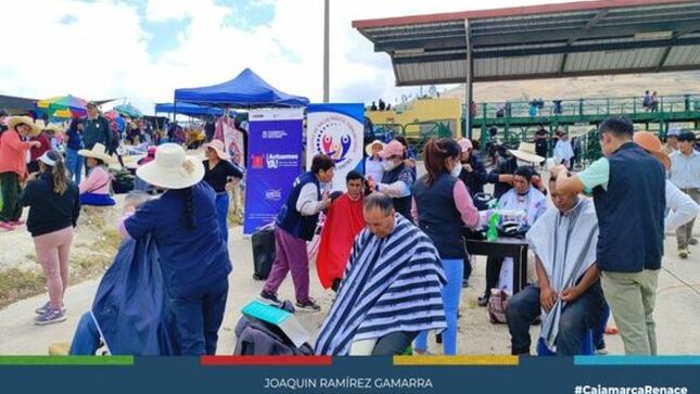 📌Instancia Provincial de Cajamarca y la Instancia Distrital de Llacanora, han articulado esfuerzo para realizar una actividad preventiva de violecia contra la mujer y el grupo familiar en la plaza pecuaria Iscoconga.
✅Como parte de esta actividad, se tuvo diferentes servicios como corte de cabello gratuito gracias a nuestra área de Renace Mujer y Familia, show infantil a cargo de la PNP. Además, se tendrán servicios preventivos de atención por parte del programa Aurora, DEMUNA Llacanora y Centro de salud mental comunitario "Caminando Juntos".