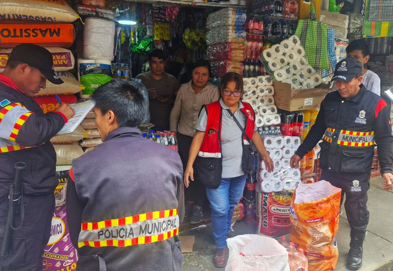 Operativo de fiscalización a locales comerciales del perímetro del Mercado Municipal