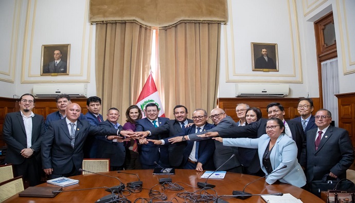 Ministra de Vivienda se reúne con presidente del Congreso y representantes de ANEPSSA para analizar situación de las EPS