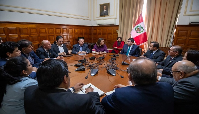 Ministra de Vivienda se reúne con presidente del Congreso y representantes de ANEPSSA para analizar situación de las EPS