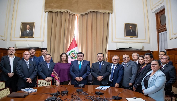 Ministra de Vivienda se reúne con presidente del Congreso y representantes de ANEPSSA para analizar situación de las EPS