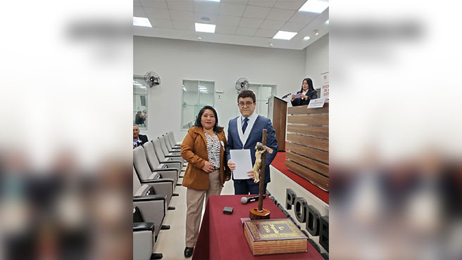Flor de María Ampuero Huaraca juró como jueza de paz urbano de la Urbanización Programa de Vivienda Girasoles de Oquendo Callao