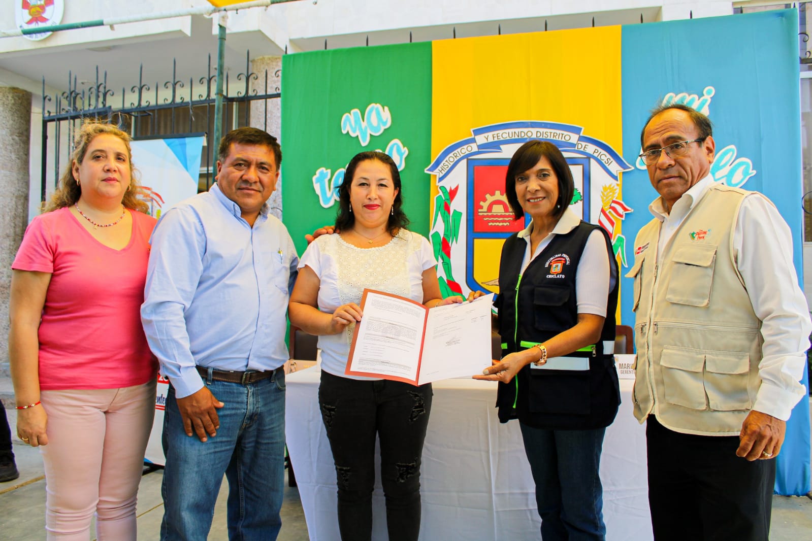 rocio caballero entrega de títulos