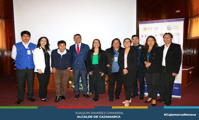 ✅La Municipalidad Provincial de Cajamarca, a través de la Oficina Municipal de Atención a las Personas con Discapacidad (OMAPED) y en coordinación con la Dirección de Bienestar Social de la Universidad Nacional de Cajamarca, llevó a cabo la charla de sensibilización "Diversidad es Igualdad: Educación sin Discriminación", dirigida a los docentes de esta prestigiosa institución educativa.
👨🏫Durante el evento, el Ps. Julio Rojas Cruzado de la OMAPED presentó la ponencia titulada "La Empatía como Herramienta de Inclusión", subrayando la importancia de la empatía para promover un entorno educativo inclusivo.
✅El éxito de esta iniciativa fue posible gracias al esfuerzo conjunto con diversas instituciones, incluyendo al Ministerio Público (Segunda Fiscalía de Prevención del Delito), representado por la Dra. Solange Romero, la Defensoría del Pueblo, CONADIS Cajamarca, la Dirección Regional de Salud, el Centro de Educación Básica Especial y ESSALUD.
🤝Agradecemos a todos los participantes por su compromiso y colaboración en esta importante actividad, que refuerza nuestro compromiso con la igualdad y la no discriminación en la educación. Seguiremos trabajando juntos para construir una sociedad más inclusiva y equitativa.