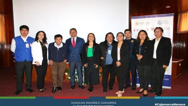✅La Municipalidad Provincial de Cajamarca, a través de la Oficina Municipal de Atención a las Personas con Discapacidad (OMAPED) y en coordinación con la Dirección de Bienestar Social de la Universidad Nacional de Cajamarca, llevó a cabo la charla de sensibilización "Diversidad es Igualdad: Educación sin Discriminación", dirigida a los docentes de esta prestigiosa institución educativa.
👨‍🏫Durante el evento, el Ps. Julio Rojas Cruzado de la OMAPED presentó la ponencia titulada "La Empatía como Herramienta de Inclusión", subrayando la importancia de la empatía para promover un entorno educativo inclusivo.
✅El éxito de esta iniciativa fue posible gracias al esfuerzo conjunto con diversas instituciones, incluyendo al Ministerio Público (Segunda Fiscalía de Prevención del Delito), representado por la Dra. Solange Romero, la Defensoría del Pueblo, CONADIS Cajamarca, la Dirección Regional de Salud, el Centro de Educación Básica Especial y ESSALUD.
🤝Agradecemos a todos los participantes por su compromiso y colaboración en esta importante actividad, que refuerza nuestro compromiso con la igualdad y la no discriminación en la educación. Seguiremos trabajando juntos para construir una sociedad más inclusiva y equitativa.