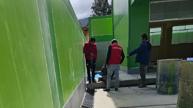 La Contraloría alertó que la obra de rehabilitación de la infraestructura del Centro de Educación Técnico Productivo (CETPRO) de la provincia de Aija, permanece inconclusa y sin equipamiento a pesar de que el plazo de ejecución contractual terminó el 29 de diciembre de 2023. Además, advirtió deficiencias en su ejecución y modificaciones al expediente técnico que podrían afectar la calidad de la obra.