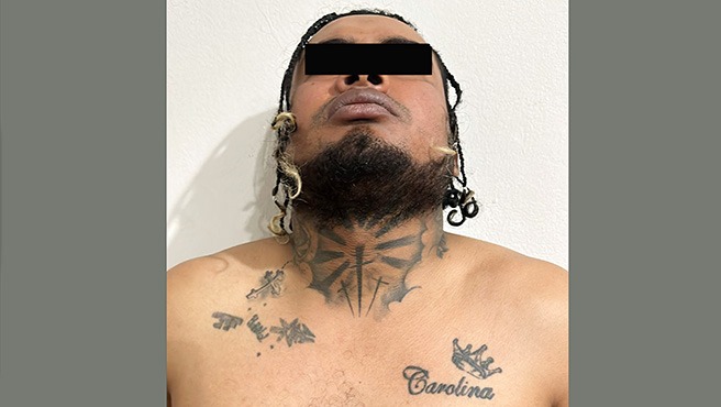 En un nuevo golpe a la delincuencia, los efectivos de la División de Investigación de Robos y del Grupo Especial Contra el Crimen Organizado (Grecco) de la Policía Nacional del Perú (PNP) capturaron a ocho integrantes de una organización criminal dedicada al delito extorsivo a través de los préstamos “gota a gota”.
El operativo se realizó esta madrugada en el distrito limeño de San Martín de Porres, donde gracias al trabajo de inteligencia, los efectivos policiales intervinieron dos inmuebles ubicados en la urbanización Manizales donde se encontraban dos colombianos y seis venezolanos.