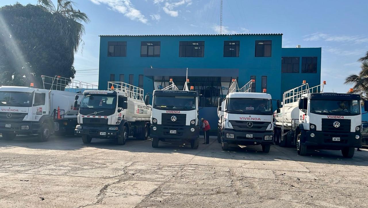 Director Ejecutivo del PNSR firma convenio y entrega camiones cisterna en Lambayeque