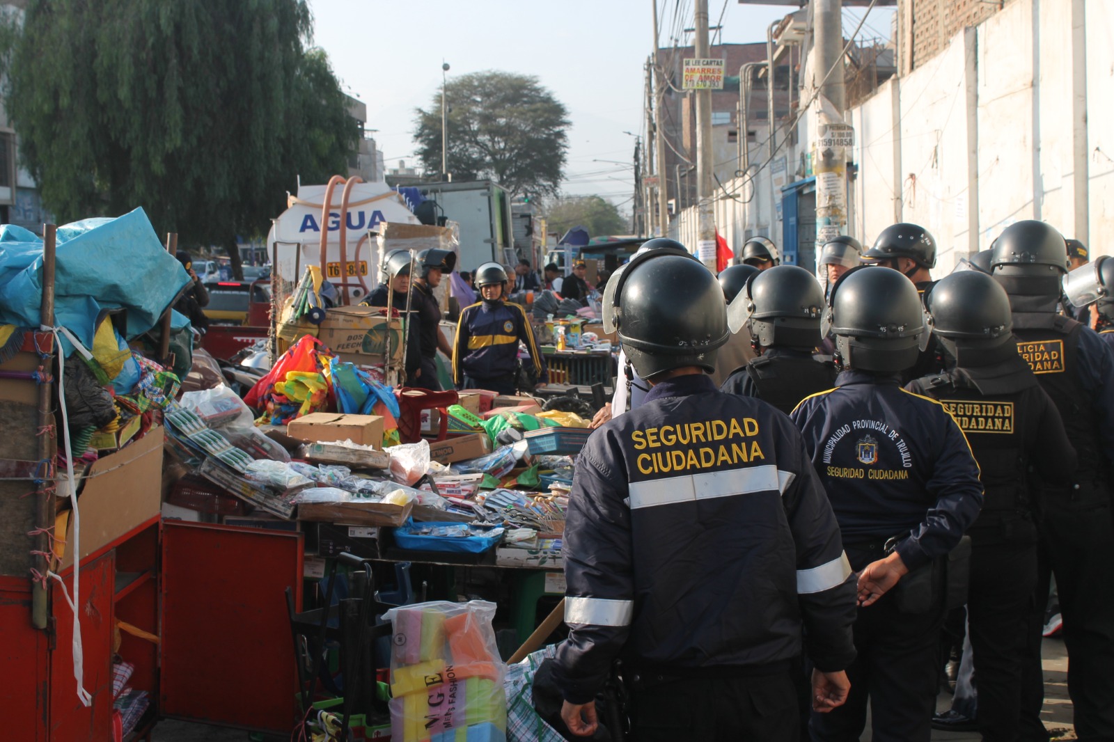 Reordenan comercio informal en los alrededores del Mercado Zonal Palermo