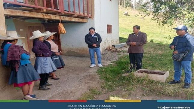 📌La Municipalidad Provincial de Cajamarca realizó una visita a la Organización Social de Base (OSB), comedor popular "Corazón de María", ubicado en el caserío de San Pedro, Centro Poblado de Combayo, Distrito de la Encañada.
✅En esta ocasión, la visita al comedor contó con la presencia del subgerente Robert Ventura, así como de los regidores Eugenio Cruzado y Roquelin Gómez.
La inspección se realizó de manera inopinada con el objetivo de evaluar la organización y administración del comedor, las condiciones en las que se presta el servicio, el almacenamiento y preparación de alimentos, así como la limpieza, higiene e infraestructura. Todo ello con el fin de garantizar un servicio de calidad para los beneficiarios. Además, se aprovechó la visita para recoger las principales necesidades e inquietudes, con el propósito de mejorar la calidad del servicio en beneficio de las personas de mayor necesidad.