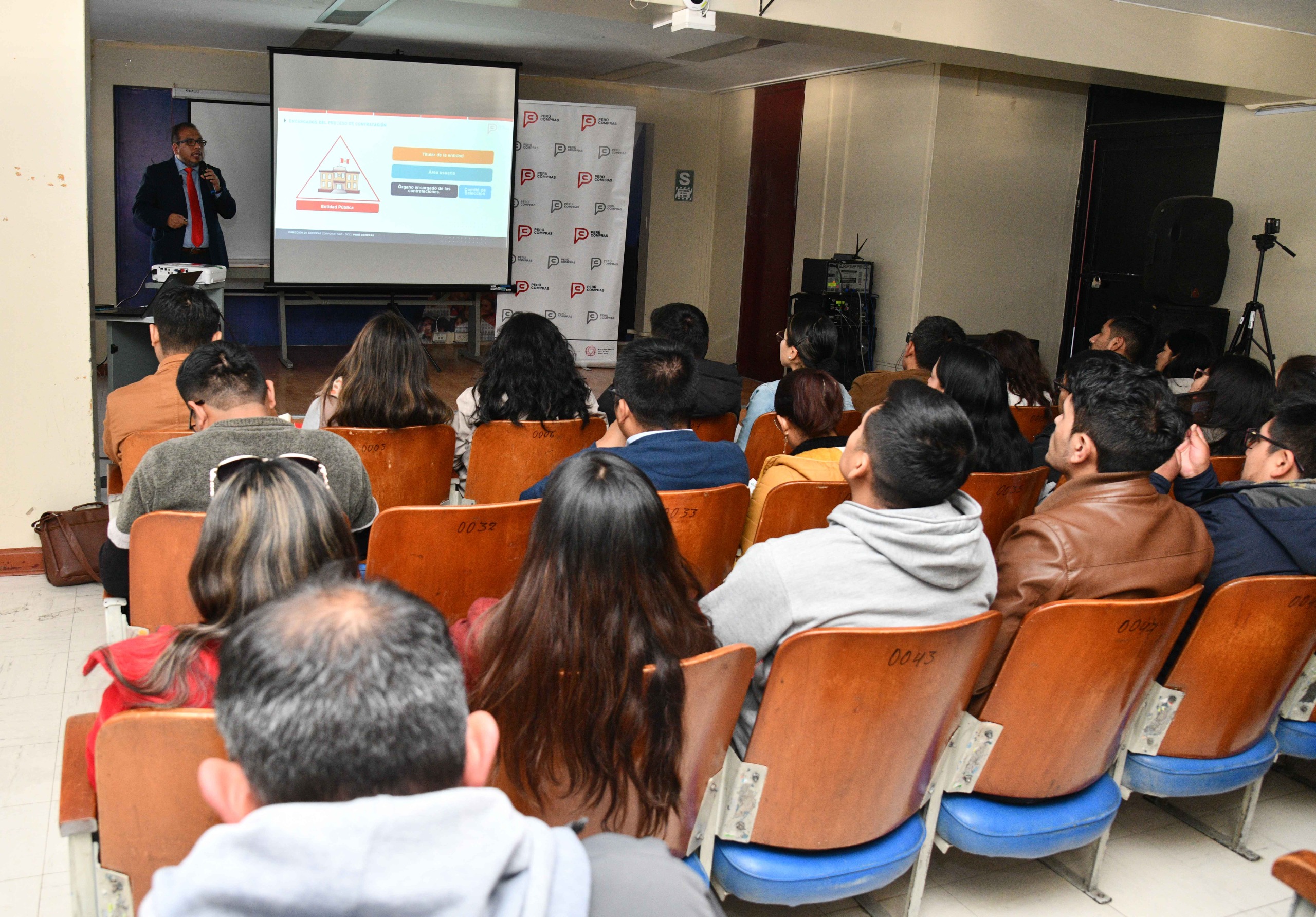 Foto de la charla en el auditorio