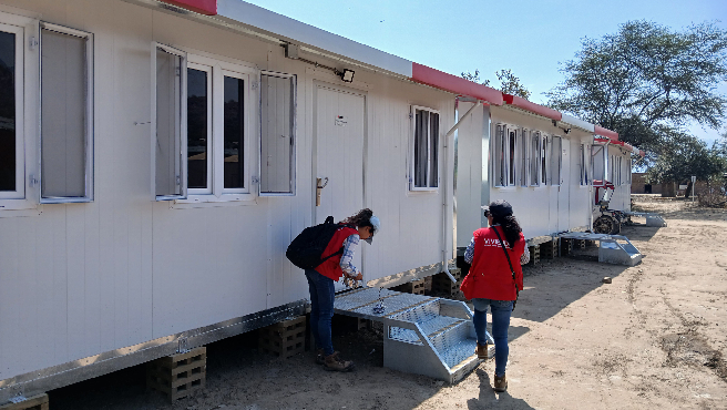 La Contraloría General ha identificado deficiencias que podrían afectar la funcionalidad de un conjunto de Módulos Temporales de Vivienda (MTV) adquiridos e instalados por el Ministerio de Vivienda, Construcción y Saneamiento (MVCS) en el distrito de Pítipo, provincia de Ferreñafe. Estos MTV forman parte de los 1 000 módulos adquiridos para atender emergencias y desastres en Lambayeque, en el marco del Decreto de Urgencia N° 010-2023.