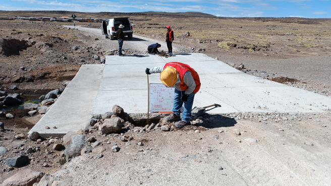 La Contraloría General de la República identificó un perjuicio económico de S/4 002 100 a la Municipalidad Distrital de Chipao por el pago de trabajos parcialmente ejecutados y con deficiencias de construcción, además de la inaplicación de penalidades al contratista y supervisor de obra respecto a la ejecución de la obra "Mejoramiento y rehabilitación del camino vecinal Mayobamba-Santa Rosa-Chonta-Santa Cruz-km 214 a la carretera interoceánica del distrito de Chipao de la provincia de Lucanas del departamento de Ayacucho".